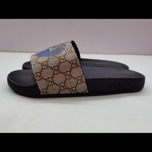 Gucci wolf slides